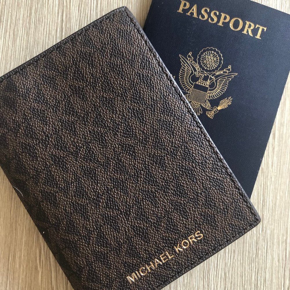 Michael Kors Passport Wallet (Brand New)